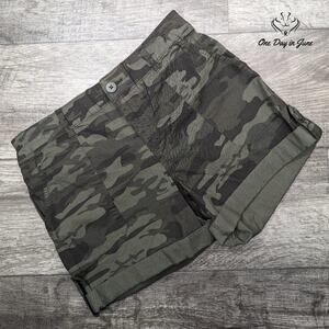 Social Standard Camoflage Shorts Size XS